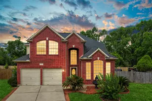 226 Persimmon Dr, Baytown, TX 77520 - Photo 2