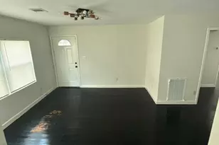 5950 Southville St, Houston, TX 77033 - Photo 2