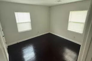 5950 Southville St, Houston, TX 77033 - Photo 6