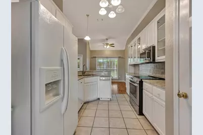 301 Whitehouse Oaks Street, Lufkin, TX 75901 - Photo 12