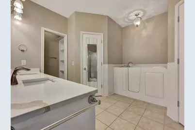 301 Whitehouse Oaks Street, Lufkin, TX 75901 - Photo 20