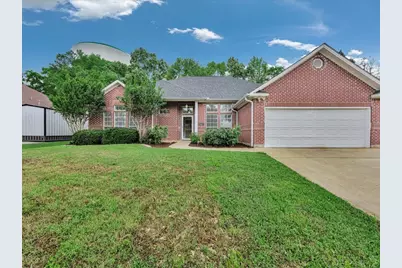 301 Whitehouse Oaks Street, Lufkin, TX 75901 - Photo 2