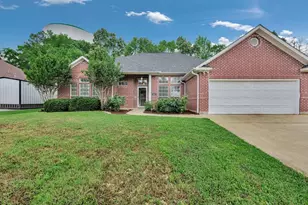 301 Whitehouse Oaks St, Lufkin, TX 75901 - Photo 2