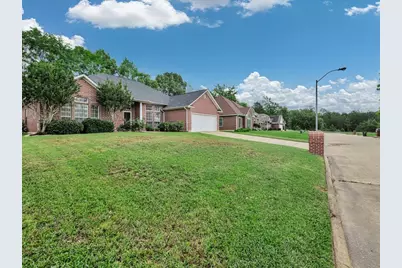 301 Whitehouse Oaks Street, Lufkin, TX 75901 - Photo 4