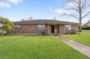 102 N Bow Dr, Jones Creek, TX 77541 - Photo 1