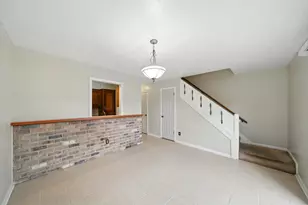 10666 Hazelhurst Dr, Houston, TX 77043 - Photo 8