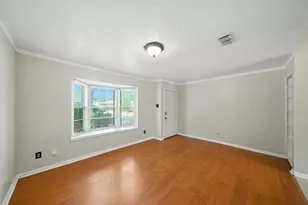 10666 Hazelhurst Dr, Houston, TX 77043 - Photo 4