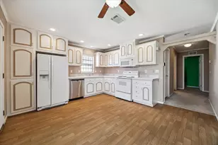 10126 Summerberry Ln, Tomball, TX 77375 - Photo 2