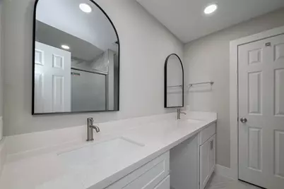 1985 Sherwood Forest Street, Houston, TX 77043 - Photo 26