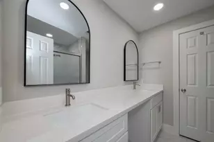 1985 Sherwood Forest St, Houston, TX 77043 - Photo 26