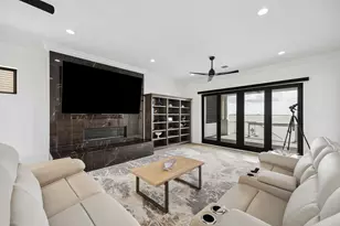 403 Hana Dr, Tiki Island, TX 77554 - Photo 2