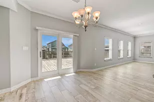 425 Jeanie Lynn Circle, Tiki Island, TX 77554 - Photo 4