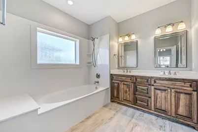 425 Jeanie Lynn Circle, Tiki Island, TX 77554 - Photo 18