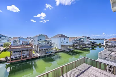 425 Jeanie Lynn Circle, Tiki Island, TX 77554 - Photo 32