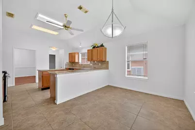 914 W Peach Hollow Circle, Pearland, TX 77584 - Photo 6