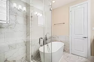 1023 Green Kensington Dr, Houston, TX 77008 - Photo 18