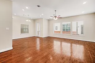 1023 Green Kensington Dr, Houston, TX 77008 - Photo 8