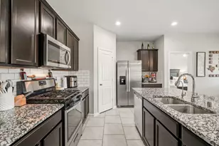 5650 Pleasant Falls Dr, Richmond, TX 77407 - Photo 6