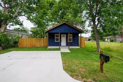 704 Travis Street, Baytown, TX 77520 - Photo 2