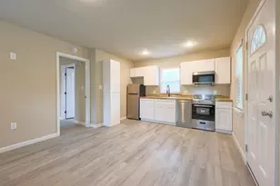 704 Travis St, Baytown, TX 77520 - Photo 6