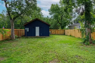 704 Travis St, Baytown, TX 77520 - Photo 14
