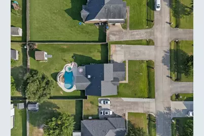 8018 Dogwood Court, Baytown, TX 77523 - Photo 4