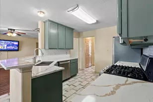 8018 Dogwood Ct, Baytown, TX 77523 - Photo 10
