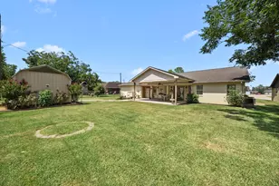 719 Clubside Dr, East Bernard, TX 77435 - Photo 28
