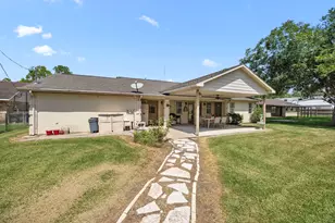 719 Clubside Dr, East Bernard, TX 77435 - Photo 30