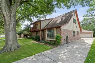 11914 Meadowtrail Ln, Meadows Place, TX 77477 - Photo 2