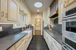 612 S Hutchins St, Bryan, TX 77803 - Photo 6