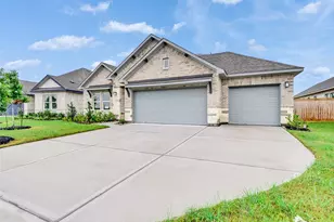 3218 Emerald Hls Dr, Angleton, TX 77515 - Photo 2
