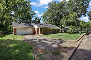 207 E Homewood Dr, Crockett, TX 75835 - Photo 2