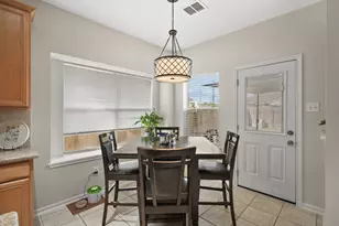 2410 Suncreek Ln, Pearland, TX 77584 - Photo 10
