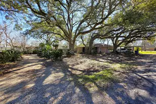 706 Maple St, Sweeny, TX 77480 - Photo 4