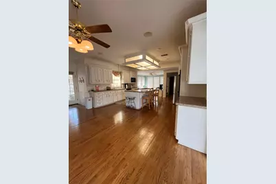 4 Hartwick Court, Conroe, TX 77304 - Photo 2