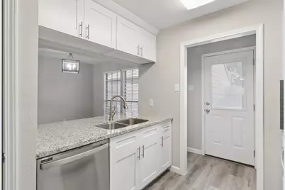 17225 Saturn Lane, Houston, TX 77058 - Photo 14