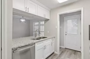 17225 Saturn Ln, Houston, TX 77058 - Photo 14