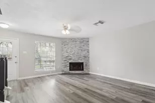 17225 Saturn Ln, Houston, TX 77058 - Photo 8