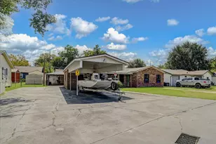 120 Fern Ln, Highlands, TX 77562 - Photo 1