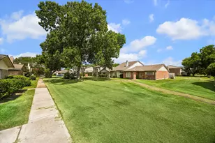 6407 S Briar Bayou Dr, Houston, TX 77072 - Photo 2