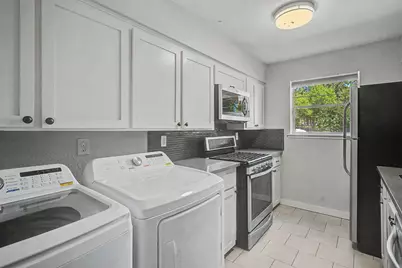 413 W Semands Avenue, Conroe, TX 77301 - Photo 4