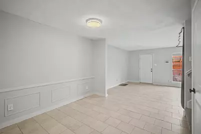 413 W Semands Avenue, Conroe, TX 77301 - Photo 2