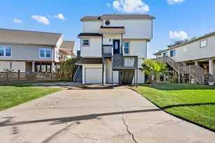 334 Paradise Dr, Tiki Island, TX 77554 - Photo 1