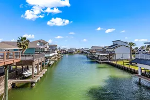 334 Paradise Dr, Tiki Island, TX 77554 - Photo 22