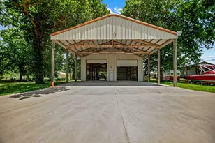 129 Selkirk Dr, Bay City, TX 77414 - Photo 4