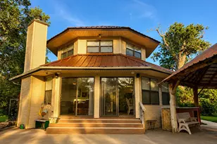 129 Selkirk Dr, Bay City, TX 77414 - Photo 2