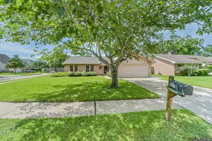 9907 Sageorchard Ln, Houston, TX 77089 - Photo 2