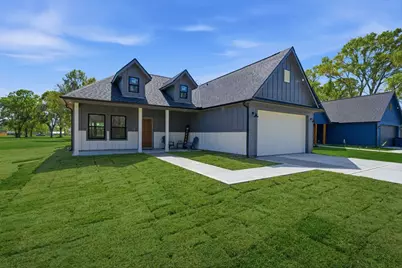 612 Austin Street, West Columbia, TX 77486 - Photo 4