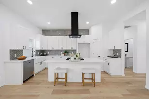 612 Austin St, West Columbia, TX 77486 - Photo 8